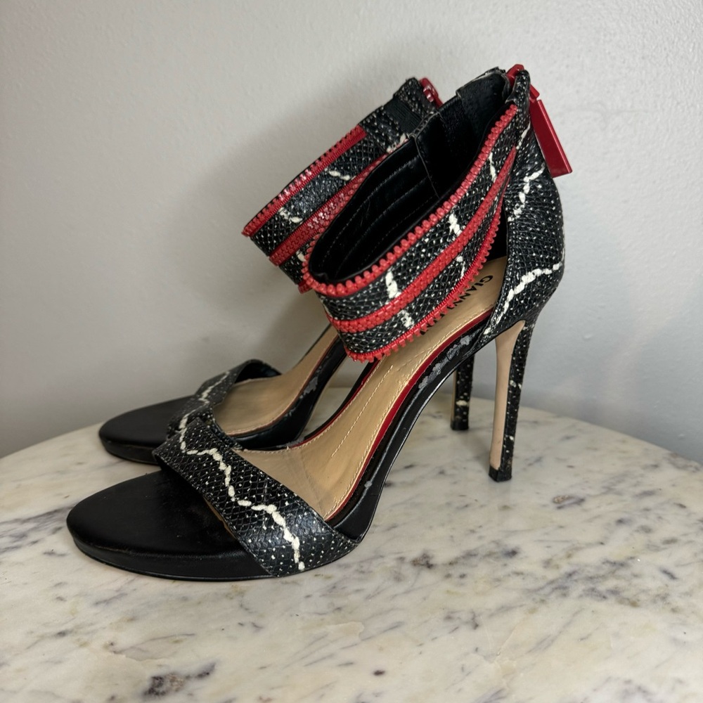Gianni Bini Heels Size 8.5 M Leather
Black shoes ankle strap